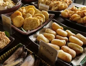 Makanan Gurih Teman Kopi Pagi